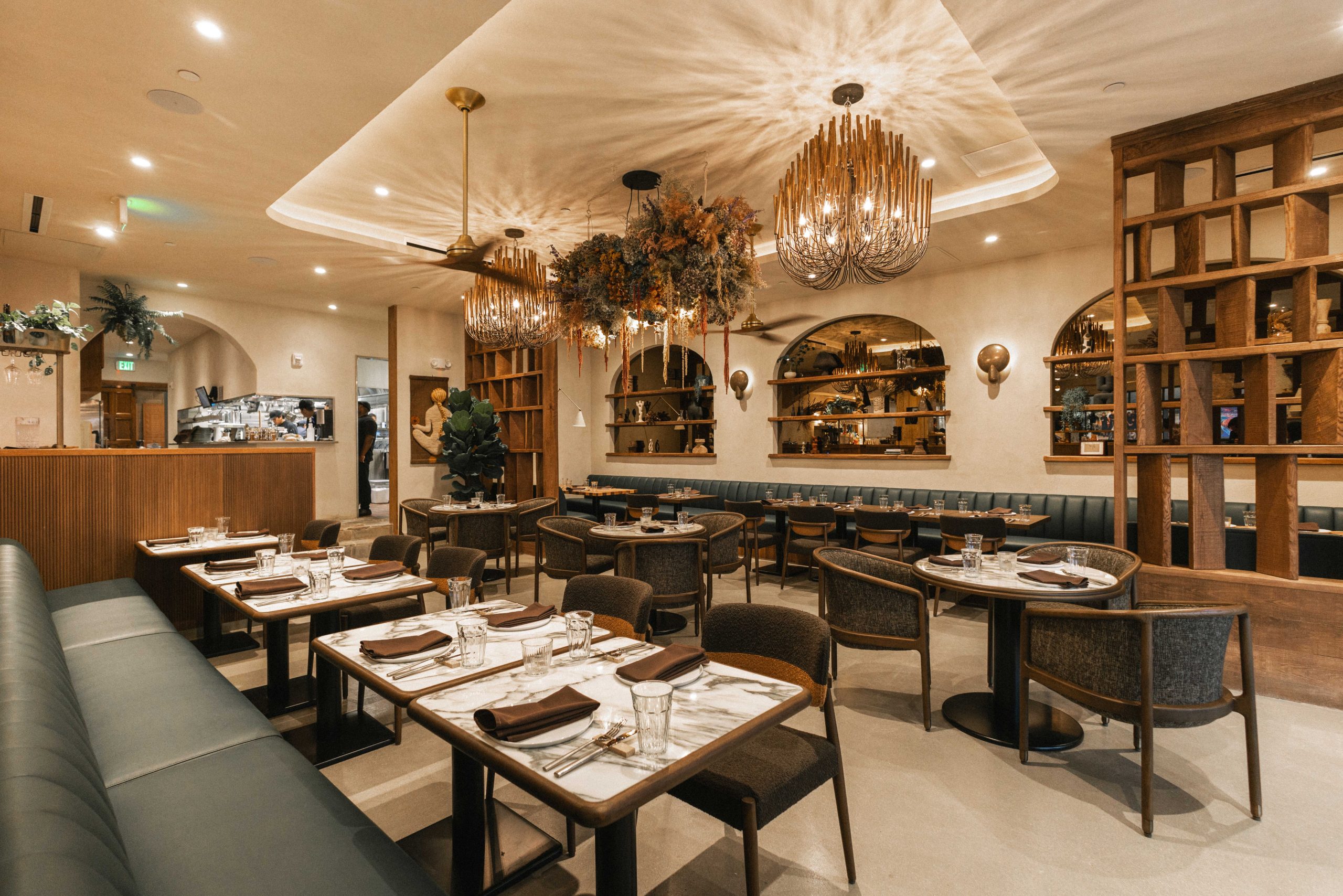 ワイキキショッピングプラザ１階にイタリアンと地中海の 新境地レストラン「ボタニコ ワイキキ」がオープン